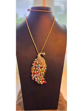 Betsey Johnson Stunning Peacock Statement Necklace Rhinestone Crystal Gold Tone